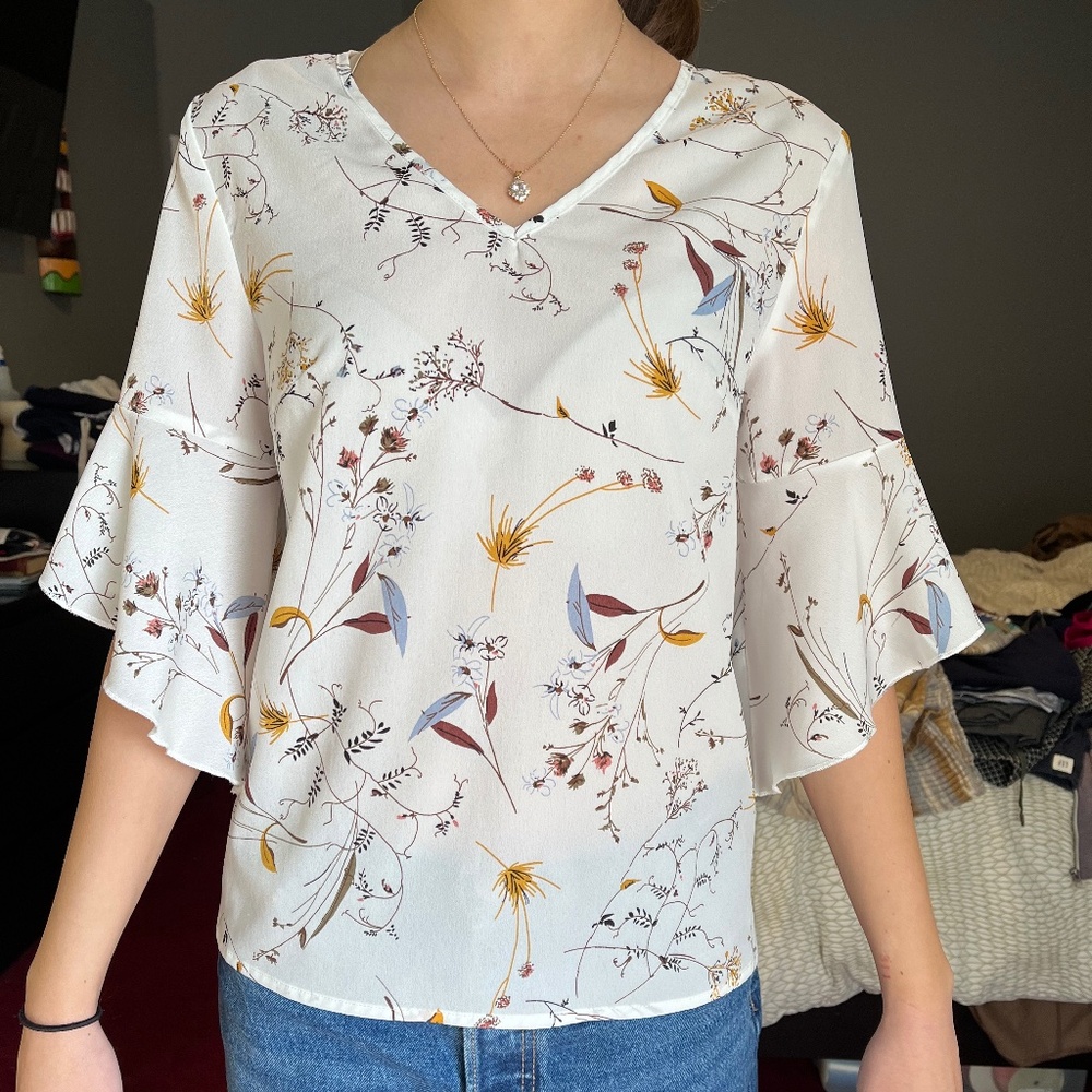 V-neck butterfly sleeve blouse
